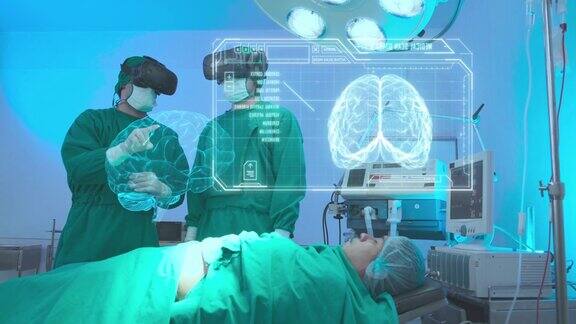 医生戴着VR护目镜在手术室讨论