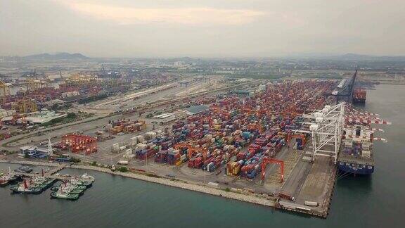 鸟瞰图的工业航运港口曼谷泰国