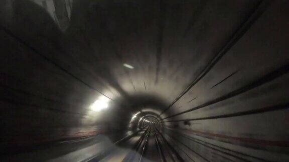 快速移动在地铁隧道超延时