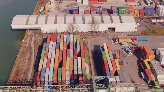 无人机拍摄多特蒙德港的集装箱堆场