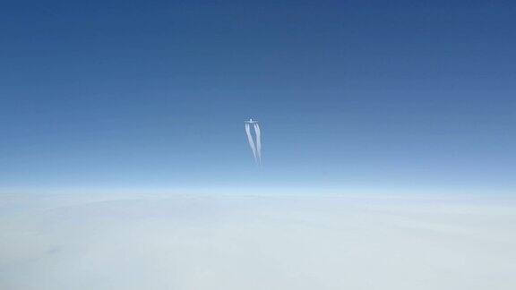 波音747从1000英尺高空飞过