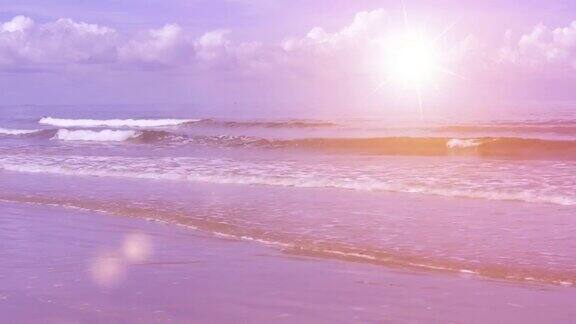 日落时间平静的海浪