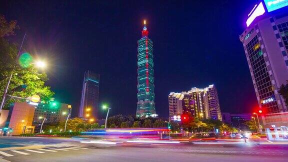 夜光照亮台北市中心交通十字路口全景4k时间流逝台湾