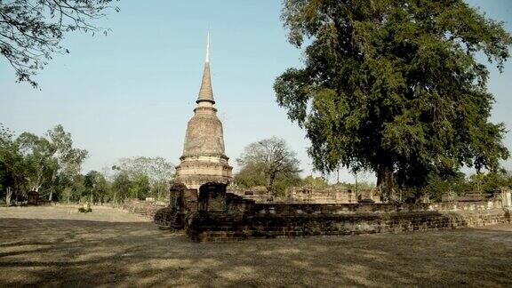 WatLokkayasutharam或Watpranon是一座佛教寺庙大城府世界遗产历史公园的一部分泰国最著名的旅游景点