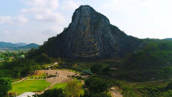 航拍泰国春武里的佛教山