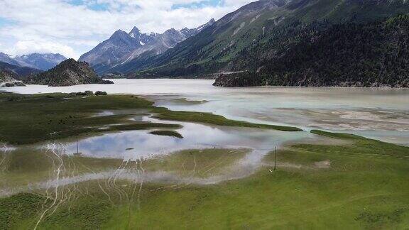 中国西藏冉吾湖景观