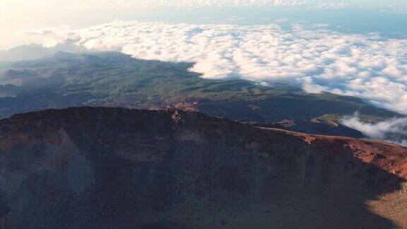 加那利群岛特内里费岛泰德山的皮科维耶霍火山口的日落