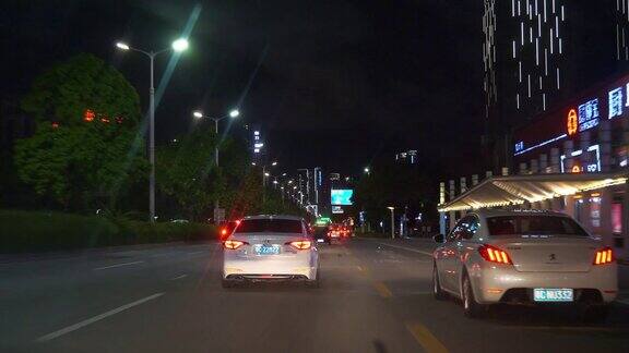 夜晚灯火通明的珠海交通街道道路之旅前方pov全景4k中国