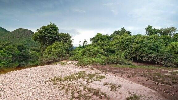 可欣赏到Corocoro河委内瑞拉亚马逊州