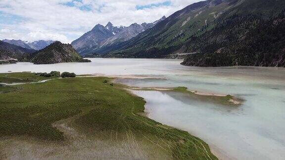 中国西藏冉吾湖景观
