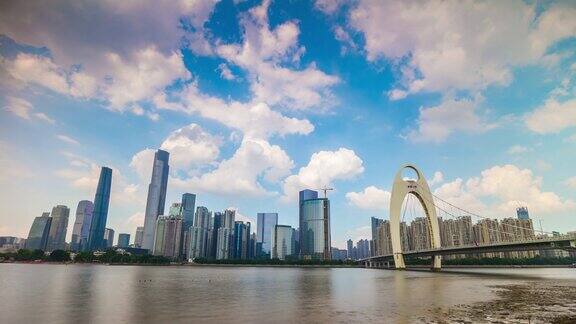 阳光明媚的一天广州市区著名的江桥全景4k时间流逝中国