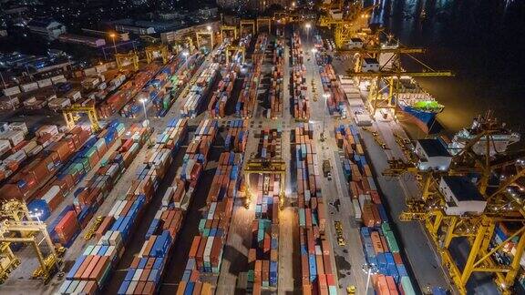 Hyperlapse延时无人机夜景拍摄繁忙工作的Shipiping码头物流运输业务主题