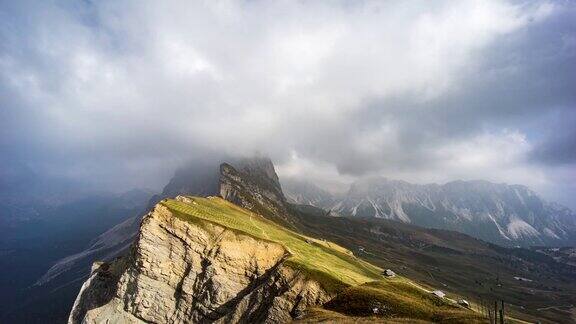 风景优美的塞塞达山在白云石