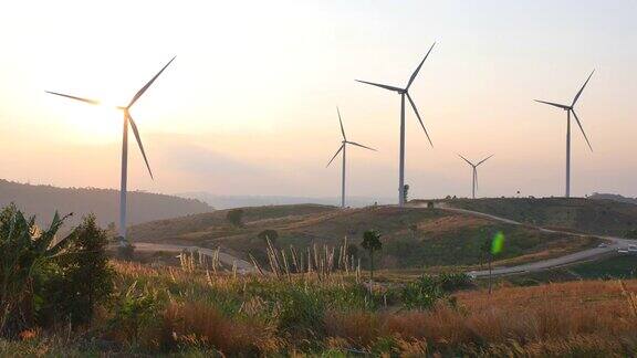 风力涡轮机农场在日落可循环