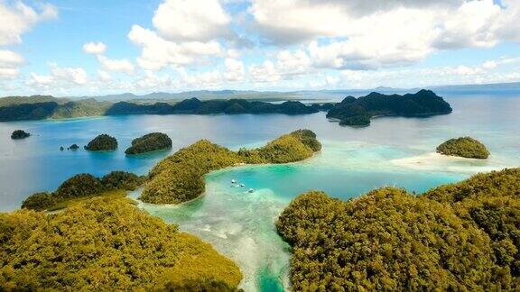 鸟瞰图热带泻湖大海海滩热带岛屿Siargao、菲律宾