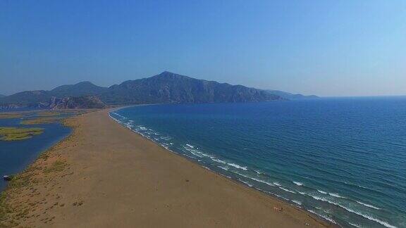 鸟瞰图伊豆祖海龟海滩大连-土耳其