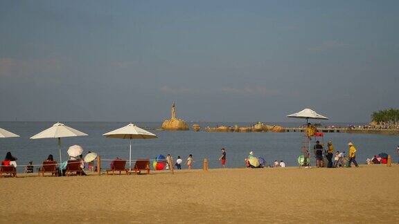 白天时间珠海海滩放松区渔民女孩纪念碑全景4k中国