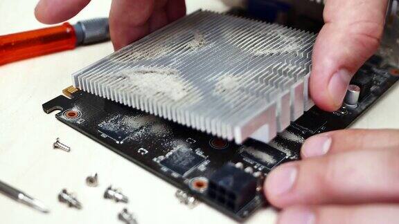 用于芯片冷却的散热器和显卡处理器上的灰尘