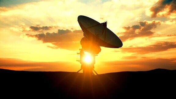 军用雷达在风景优美的日落下探测夜空