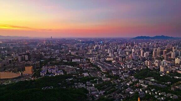 夕阳下的杭州和现代建筑