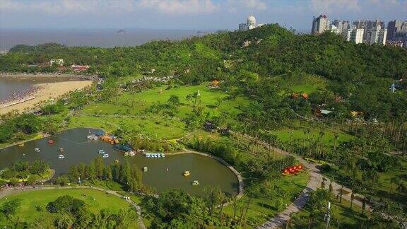 晴朗的一天珠海市内著名的景山公园城市景观航拍全景4k中国