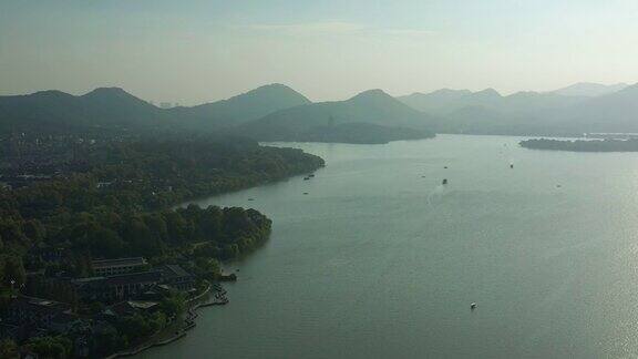 杭州市区晴天飞行飞越著名的湖滨交通湾公园空中全景4k中国