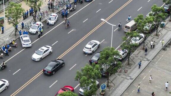 俯视图:中国成都夜晚的街道和道路