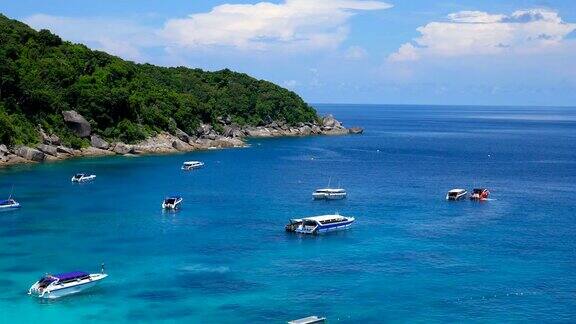 美丽的米兰安达曼海和清澈的水泰国普吉岛