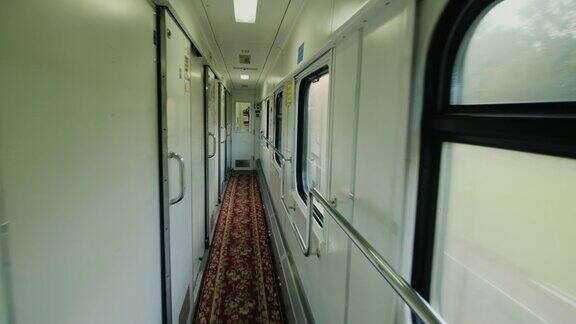 走廊的一个舒适的火车车厢斯坦尼康拍摄