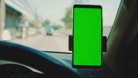手机在汽车仪表盘绿屏