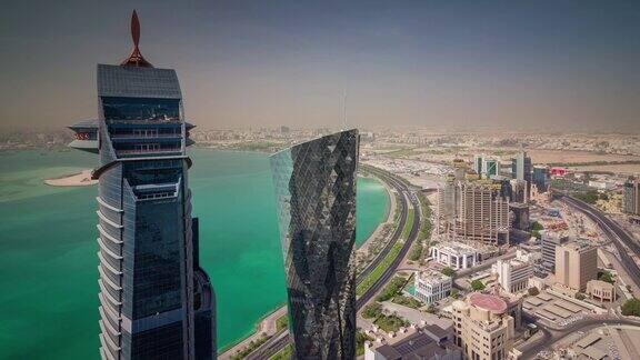 阳光明媚的一天多哈城市屋顶市中心海湾全景4k时间流逝卡塔尔