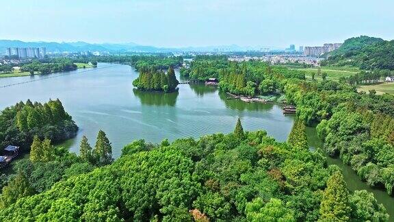 鸟瞰绍兴湖泊和绿色森林
