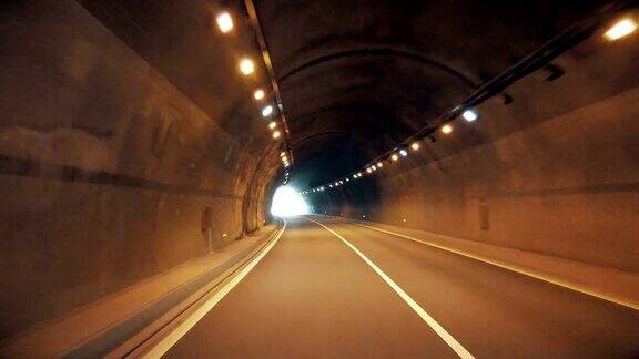 汽车在隧道行驶的观点中国