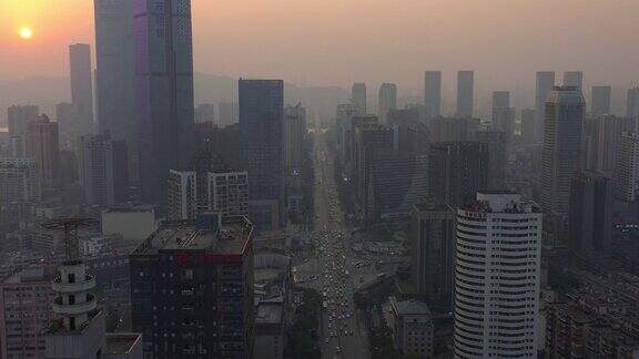 日落时分飞行飞越长沙市市中心著名的高楼交通街道航拍4k中国全景图