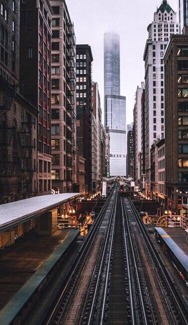 高角度视角的芝加哥环线地铁火车站