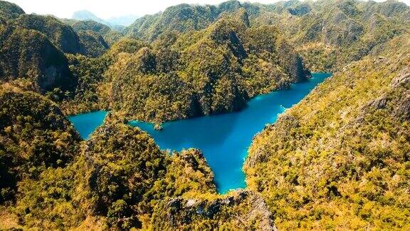 菲律宾巴拉望科伦热带岛屿上的卡扬甘山湖