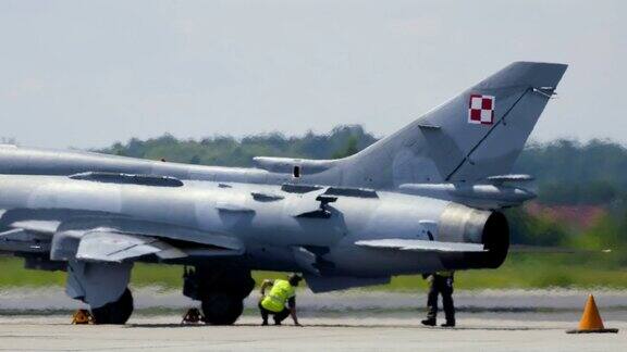 在格丁尼亚举行的航展上F16-C战机正在准备飞行