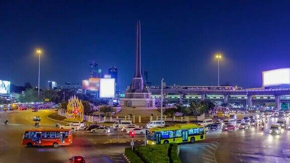 曼谷城市与交通在胜利纪念碑夜间拍摄