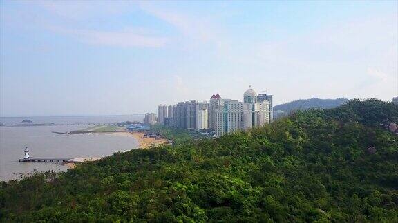 晴天珠海市著名海滩湾公园航拍全景4k中国