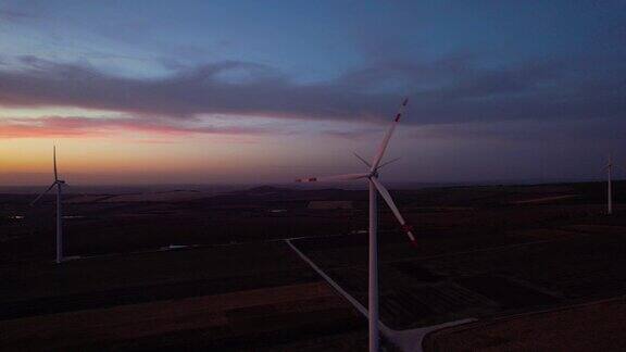 风车涡轮机产生绿色能源电力绿色能源有助于减少碳排放使地球更清洁、更生态