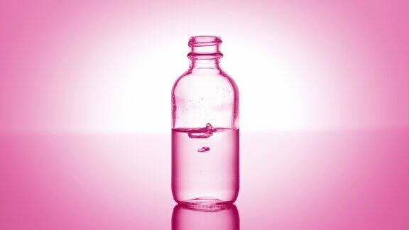 乳酸随粉红色液体落入药瓶