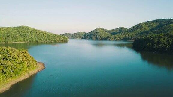 航拍:泰国罗伊省的自然美景
