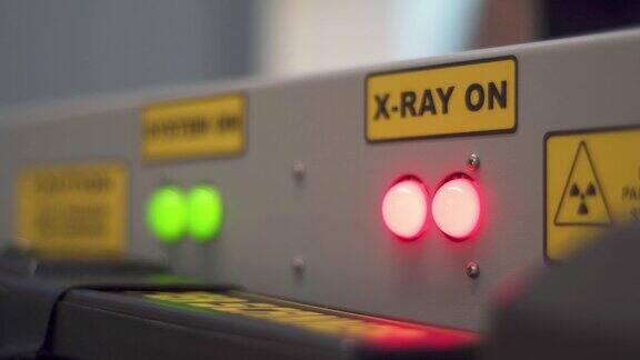 安检x光机在检查点亮起4K分辨率