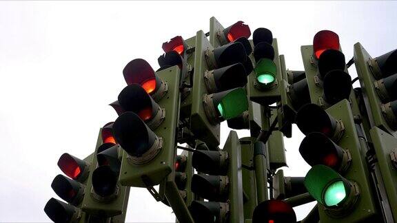 复杂的交通信号灯
