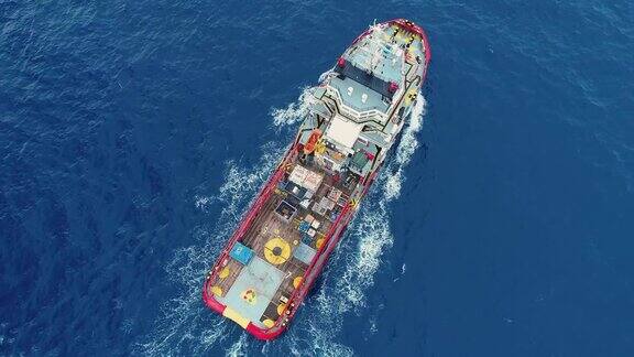 空中俯瞰船舶上的海上运输燃料和动力概念