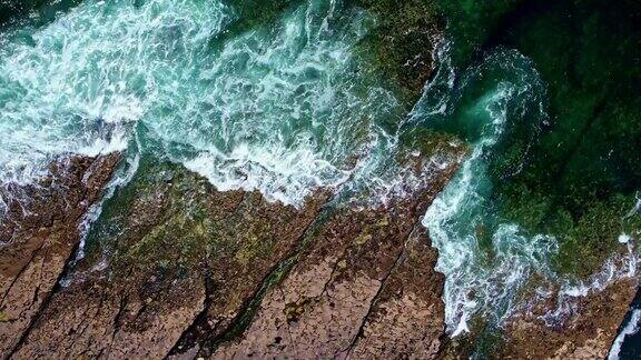 StreedaghPoint的岩石海岸鸟瞰图康诺特城爱尔兰