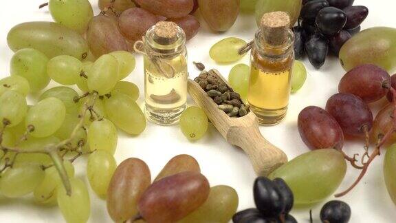 以葡萄油为基础的化妆品葡萄和装葡萄籽油的瓶子