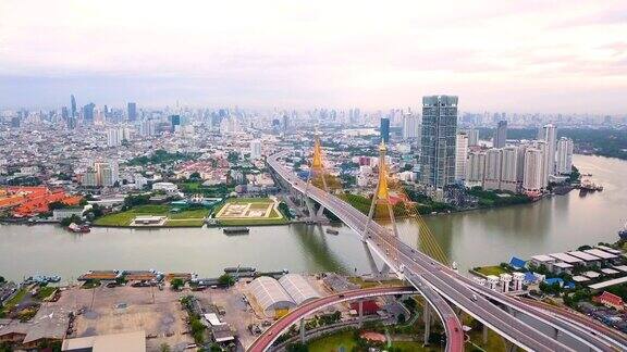 4K:普密蓬大桥鸟瞰图