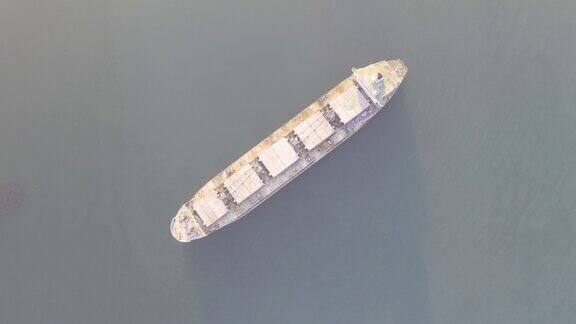 油轮BLUEWAYS被困在中国山东威海荣城