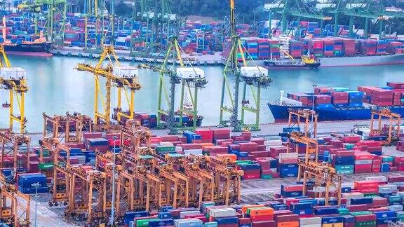 4K工业港口与集装箱船在新加坡城市的时间间隔